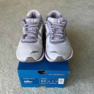 Women’s Brooks Adrenaline GTS 22 Sneaker
